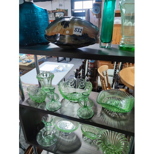 532 - 5 shelves full of glassware to include 2 uranium glass candlestick and glass vases, bowls etc and a ... 