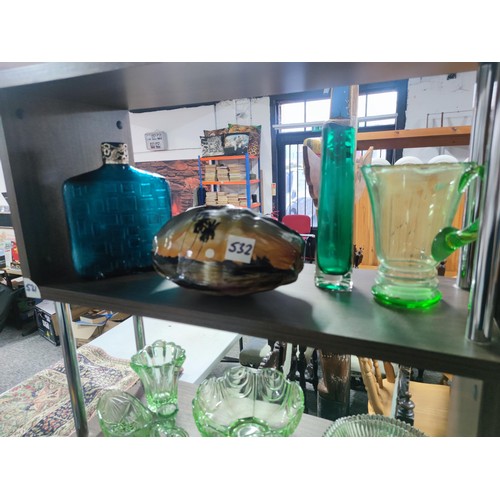 532 - 5 shelves full of glassware to include 2 uranium glass candlestick and glass vases, bowls etc and a ... 