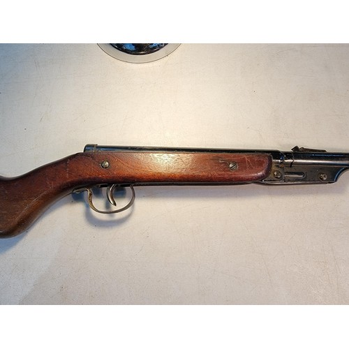 278 - Diana Model 16 Air Rifle - British made .22 calibre in overall good condition
18+ year old proof req... 