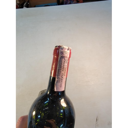 282 - Vintage bottle of Cecchi Chianti red wine 2000, always stored correctly