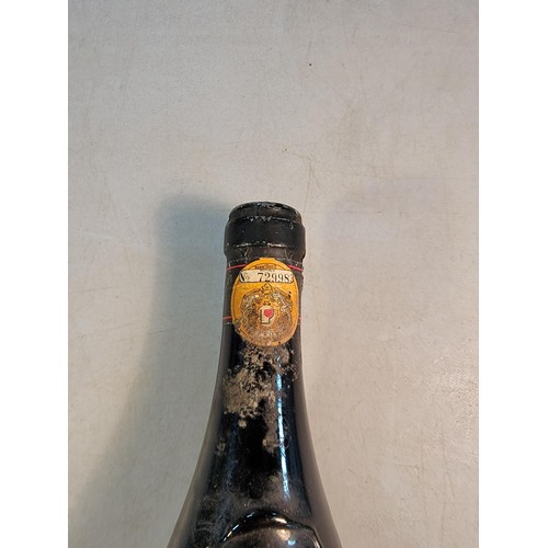 283 - Vintage bottle of Borolo red wine 1983, always stored correctly