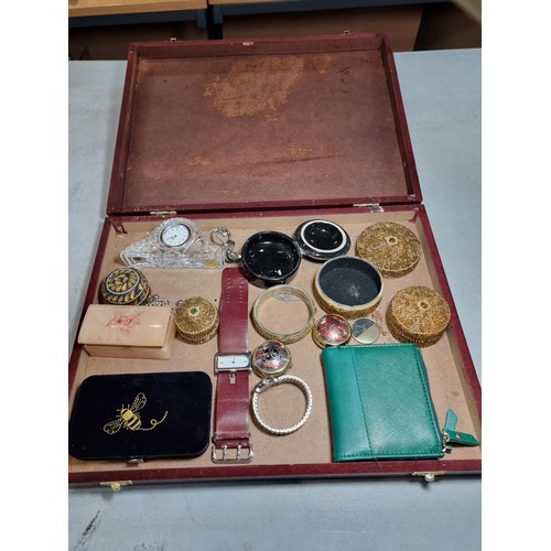 294 - Box containing a large quantity of trinket boxes inc beaded boxes, pill boxes, onyx box, a quartz cr... 