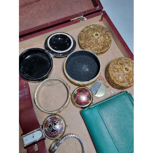 294 - Box containing a large quantity of trinket boxes inc beaded boxes, pill boxes, onyx box, a quartz cr... 