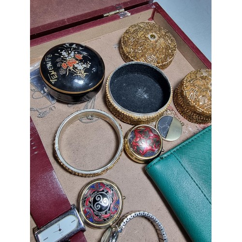 294 - Box containing a large quantity of trinket boxes inc beaded boxes, pill boxes, onyx box, a quartz cr... 