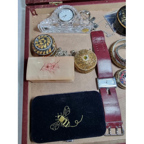 294 - Box containing a large quantity of trinket boxes inc beaded boxes, pill boxes, onyx box, a quartz cr... 