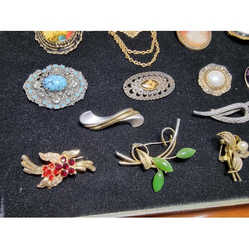 287 - large collection of 37x various costume brooches to include scarf pins, cameos, hard stone brooches ... 