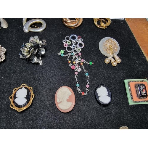 287 - large collection of 37x various costume brooches to include scarf pins, cameos, hard stone brooches ... 