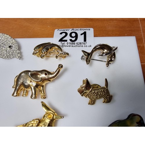 291 - Collection of 12x animal related brooches to include a large dog brooch 4x bird brooches, 3x dolphin... 