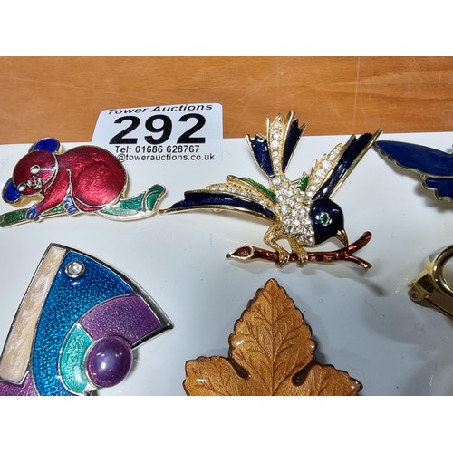 292 - Collection of 9x good quality enamel brooches featuring 3x flower brooches with ornate designs a map... 