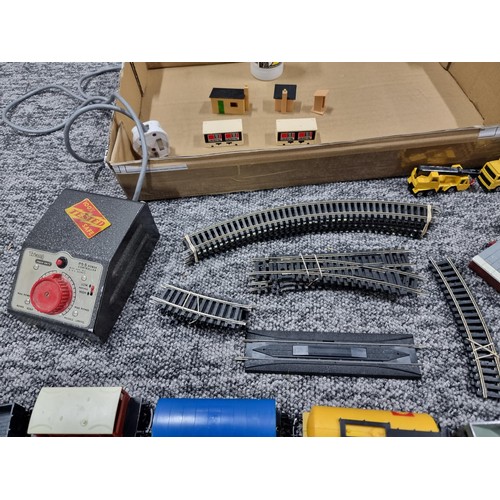 72A - A box full of good OO gauge train items, to include a Tri-ang and R150 loco and tender, a quantity o... 