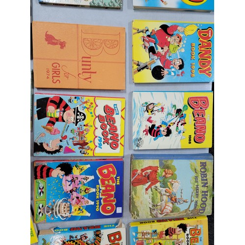 101 - Quantity of 19x annuals inc Beano, Bunty Dandy in good order