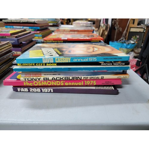 103 - Very large quantity of Pop related books inc David Cassidy, Solid Gold, Guinness British hit singles... 