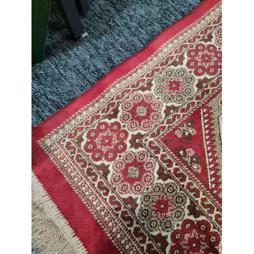 113 - Good quality vintage hand woven red and cream carpet, has always been hung on the wall. length 187cm... 