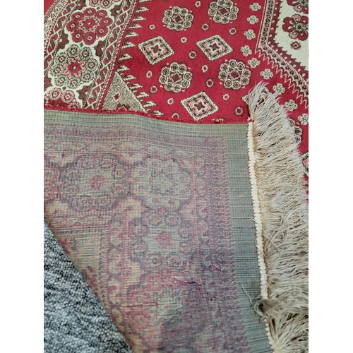 113 - Good quality vintage hand woven red and cream carpet, has always been hung on the wall. length 187cm... 