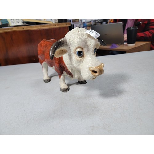 133 - Good quality heavy resin butchers bull figure of a Herefordshire bull, old repair to one leg, 18cm h... 