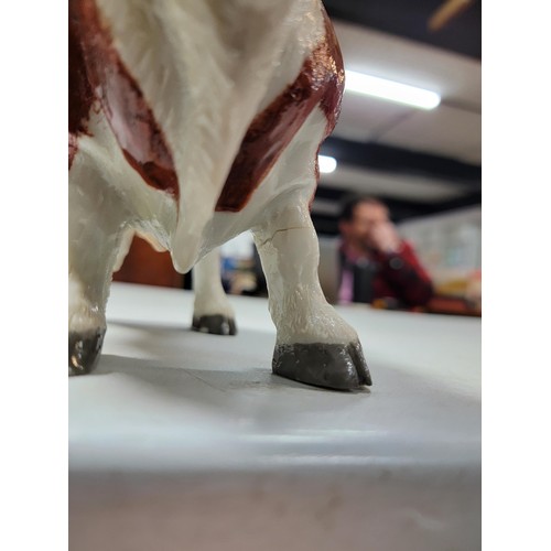 133 - Good quality heavy resin butchers bull figure of a Herefordshire bull, old repair to one leg, 18cm h... 