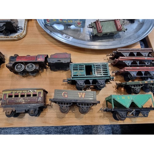 25 - A comprehensive O gauge train accessories lot to include 2x Hornby O gauge locos, a quantity of pass... 