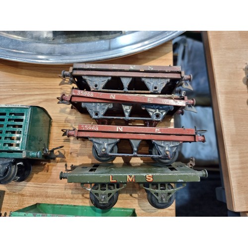 25 - A comprehensive O gauge train accessories lot to include 2x Hornby O gauge locos, a quantity of pass... 