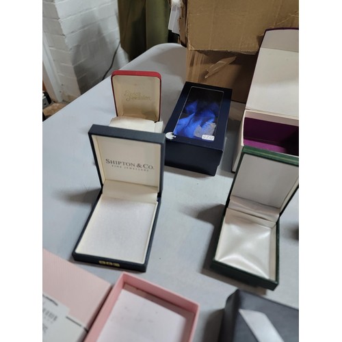 152 - 2x boxes containing a very large quantity of empty ring boxes, necklace boxes, jewellery pouches and... 