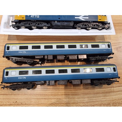 31 - A OO gauge Hornby 47712 (Lady Diana Spencer) locomotive along with 2 intercity passenger coaches by ... 