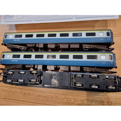 31 - A OO gauge Hornby 47712 (Lady Diana Spencer) locomotive along with 2 intercity passenger coaches by ... 