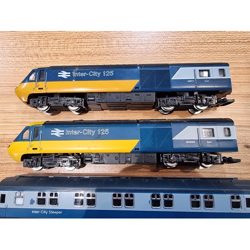 33 - A Hornby OO gauge intercity 125 train set to include a power loco, a dummy loco and 2x intercity sle... 