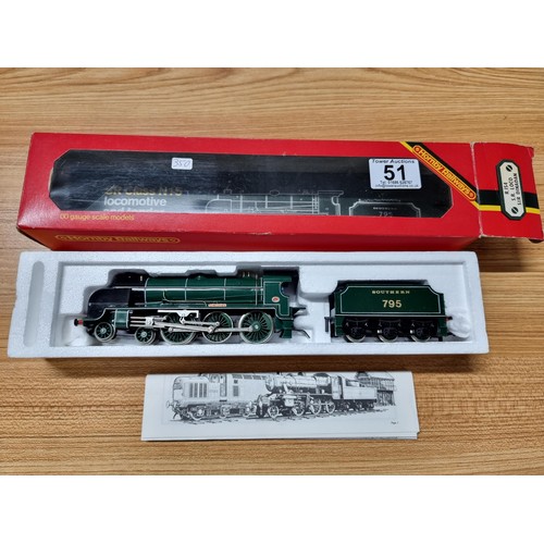 51 - A boxed Hornby R154 Southern 795 Sir Dinadan locomotive and tender with painted crew (fitted), in ex... 