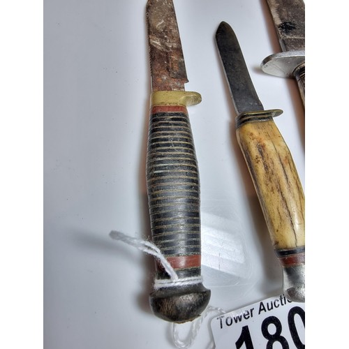 180 - 3 good vintage hunting knives to include a small William Rogers knife, a small antler handled knife ... 