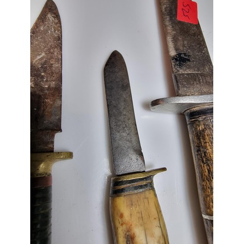 180 - 3 good vintage hunting knives to include a small William Rogers knife, a small antler handled knife ... 