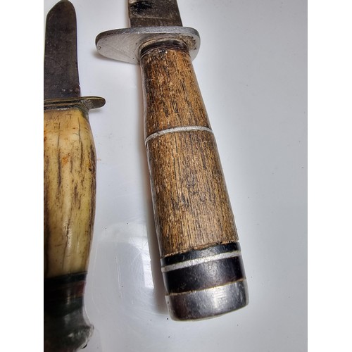 180 - 3 good vintage hunting knives to include a small William Rogers knife, a small antler handled knife ... 