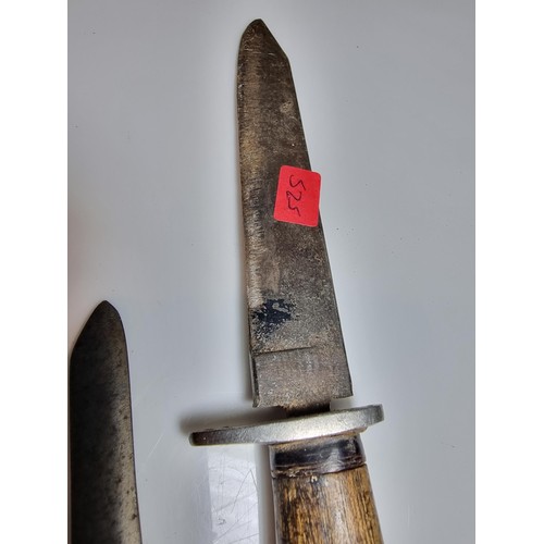 180 - 3 good vintage hunting knives to include a small William Rogers knife, a small antler handled knife ... 