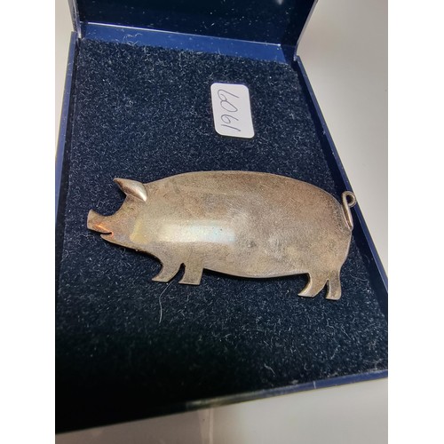 186 - A vintage hallmarked silver pig formed brooch, in good clean condition, boxed. Length of 5cm ,width ... 