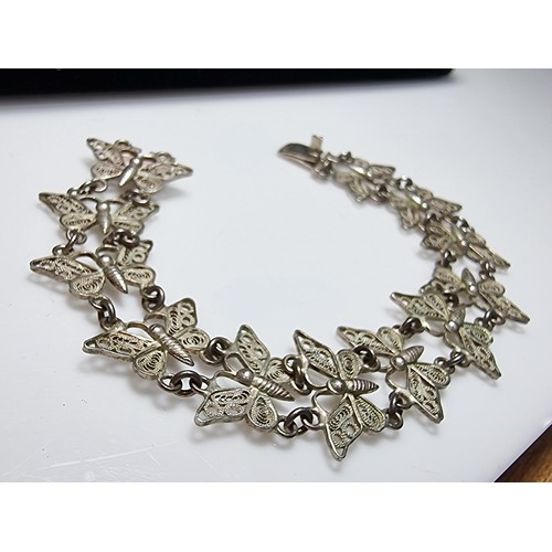 188 - An 800 solid silver pretty filigree butterfly panel bracelet in excellent clean condition, presentin... 