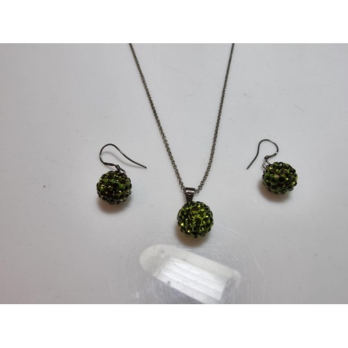 194 - A 925 silver matching jewellery set with a green beaded design to include pendant, chain and earring... 