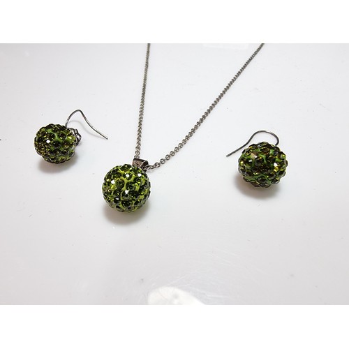 194 - A 925 silver matching jewellery set with a green beaded design to include pendant, chain and earring... 