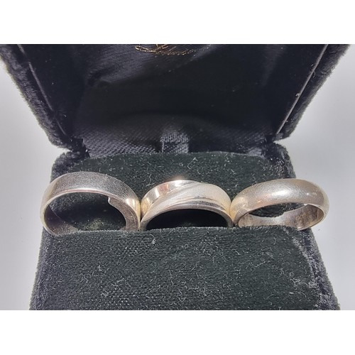 199 - A bundle of 3x 925 silver plain band rings, all in good clean condition and boxed. One is size J, tw... 