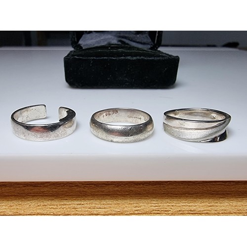 199 - A bundle of 3x 925 silver plain band rings, all in good clean condition and boxed. One is size J, tw... 