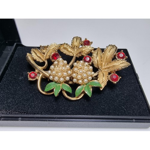 220 - A very pretty ornate gilt brooch in the scene of 2 strawberries with fauna and red jewels, a very at... 