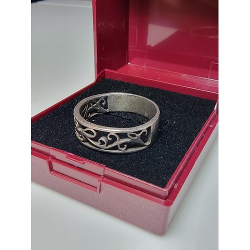 223 - A 925 silver ring with an ornate pierced design, in good clean condition and boxed, size Q.