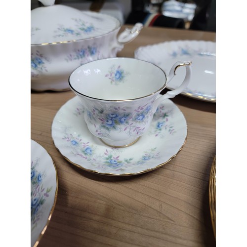 367 - Good quality 24x piece Royal Albert blue blossom gilt edged part tea dinner set inc dinner plates, c... 