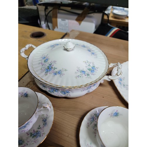 367 - Good quality 24x piece Royal Albert blue blossom gilt edged part tea dinner set inc dinner plates, c... 