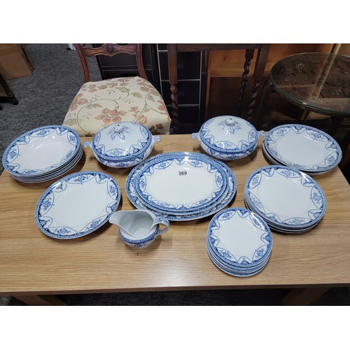 369 - 30x piece part dinner set by Universe British in blue and white garland design includes 2x tureens, ... 