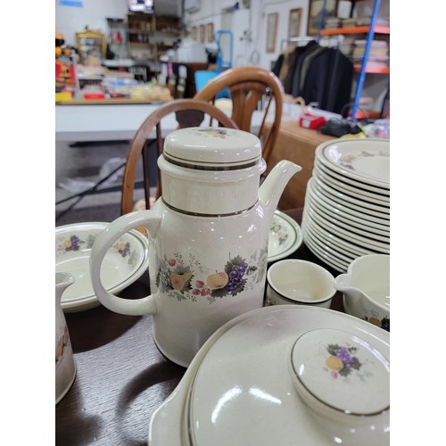 370 - Comprehensive 90 plus Royal Doulton Harvest Garland Lambeth Ware 1976, dinner tea set, inc Teapot, m... 