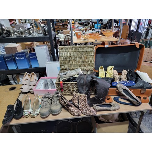 371 - Large collection of shoes of various brands, inc Kay by Clarks, Shusole, F&F etc most are size 7