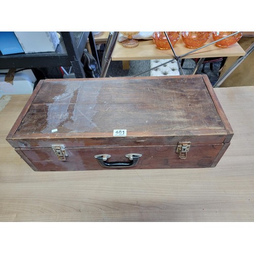 401 - Good quality vintage wooden tool box containing a quantity of tools inc planners, spirit level, chis... 