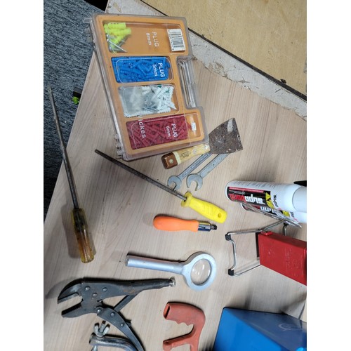 412 - Box containing a quantity of tools and accessories inc a Dimplex electric heater, manual foot pump, ... 