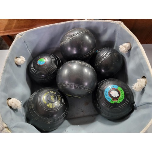 441 - Bag containing 5x pairs of Lawn bowls inc Almark Commander, Green Master along with a pair in a Drak... 