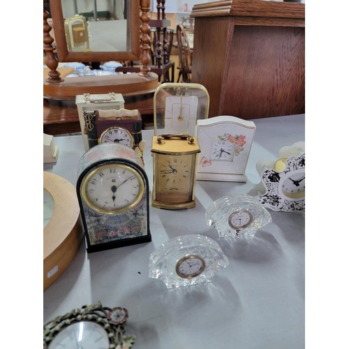 442 - Box containing a collection of clocks inc Metamec quartz mantel carriage clock, Acctim wall clock, L... 