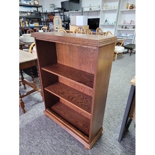 480 - Small oak 2 shelf bookcase giving nice aged patina
106cm high and 76 wide, 29cm deep