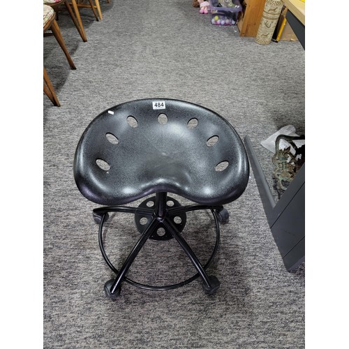 484 - Office/gaming stool in the form of a tractor seat on castors